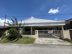 Ipoh Kuala Kuang 瓜 拉 光  Single Storey 34’x136’ 4Bedrooms 3 Bathrooms Leasehold 99 Years Selling Price RM290,000