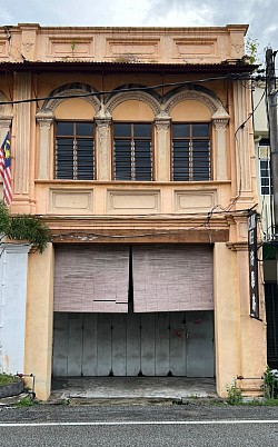 Batu Gajah Double Storey Shop 18’x120’ Freehold Selling Price RM350,000